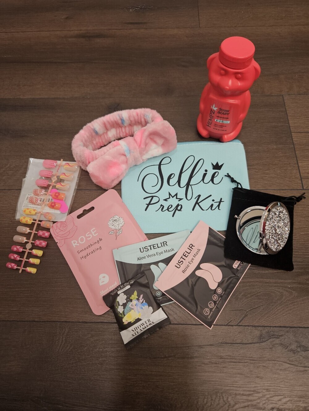NEW Selfie Prep Kit Beauty Bundle HEMPZ Strawbeary Nails Spa Set